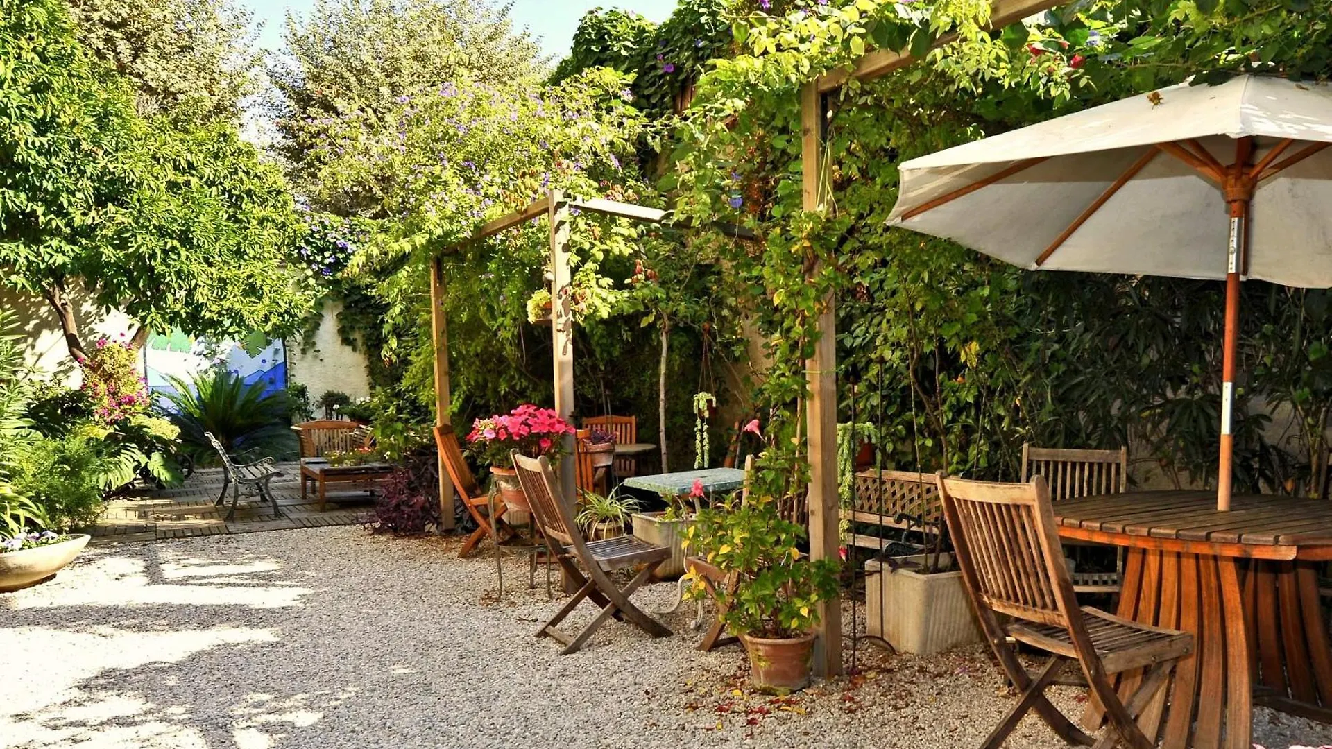 Nice Garden Hotel 3*,